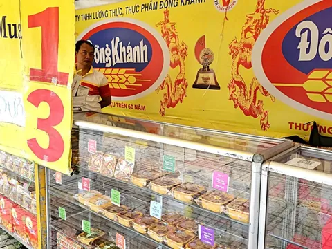 Bánh trung thu ế, sao vẫn bán?