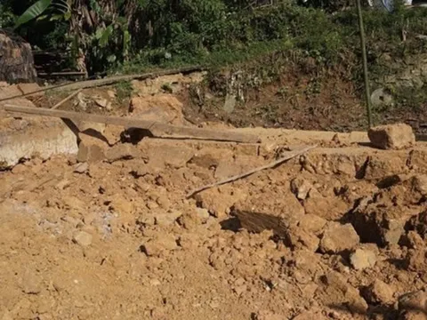 Sập tường khi tháo dỡ nhà làm 3 người thương vong