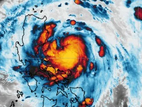 Tránh ra, mặt mo!