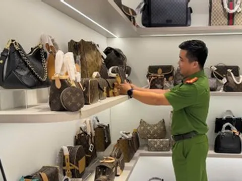 Điểm danh loạt cửa hàng ở Đà Nẵng tầng 1 bày sản phẩm thật, tầng 2 tràn lan hàng giả