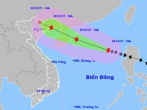 Tin mới nhất về bão số 11 Matmo: Cách đặc khu Hoàng Sa khoảng 500km, tăng cấp nhanh