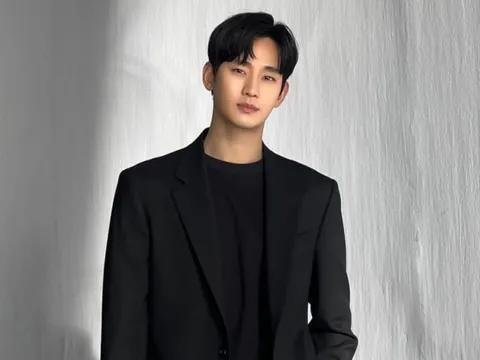 Lý do công bố 150 lá thư Kim Soo-hyun viết cho tình cũ lúc nhập ngũ