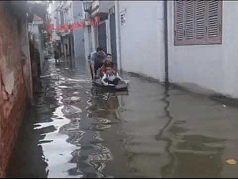 Khu dân cư 'ra ngõ nước ngập ngang người' ở Hà Nội, phường xin đắp đê