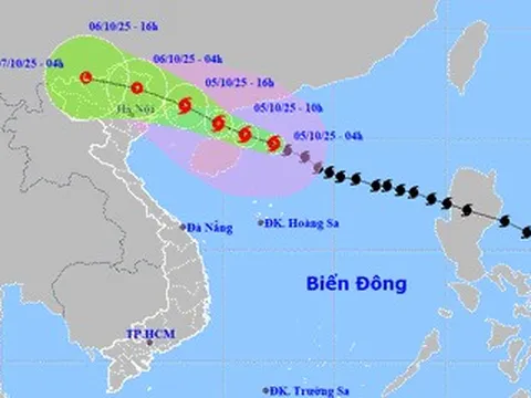 Tin mới nhất về bão số 11 Matmo: Cách Quảng Ninh 420km, miền Bắc sắp chịu ảnh hưởng