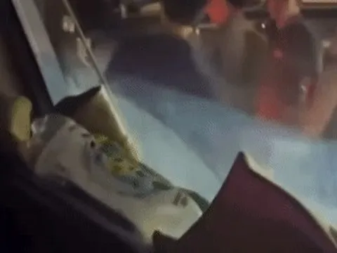 Điều tra tài xế ô tô bán tải tấn công người lái xe tải sau va chạm giao thông