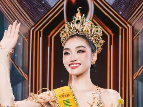 Khó hiểu về sự hiểu biết thất thường của hoa hậu Yến Nhi