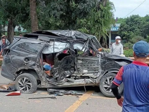 Va chạm giữa xe ô tô và xe đầu kéo, 4 người thương vong