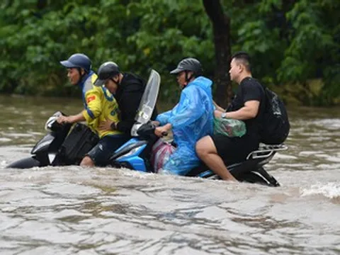 Lý giải miền Bắc mưa lớn như trút nước, so sánh hai đợt mưa cực đoan tại Hà Nội