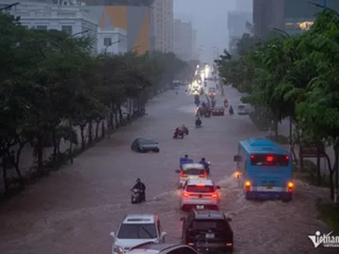 Vùng mây đối lưu ít dịch chuyển, Hà Nội mưa lớn xối xả đến khi nào?