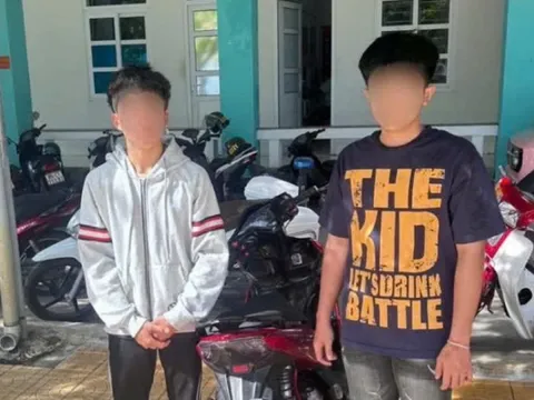 2 thiếu niên thường xuyên tháo biển số xe, đến trước trụ sở công an phường nẹt pô khiêu khích