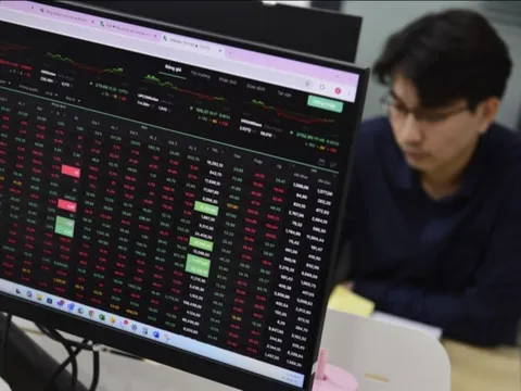 Bỏ đề xuất nộp thuế ngay khi nhận cổ tức bằng chứng khoán