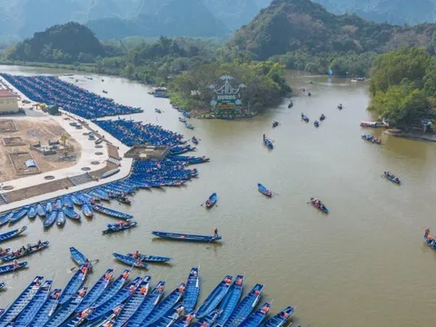 Đội lái đò chùa Hương lên đường cứu hộ người dân vùng ảnh hưởng mưa bão