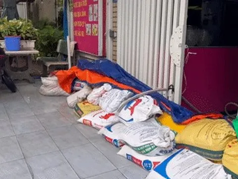 Cư dân biệt thự Hà Nội sắm máy bơm 'khủng', canh nước ngập như canh 'chứng khoán'