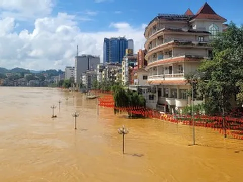 Hai lần trong một tuần, nước lũ đục ngầu 'nuốt trọn' trung tâm Cao Bằng