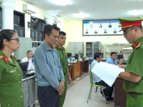 Khởi tố 2 cán bộ ở Huế về hành vi nhận hối lộ