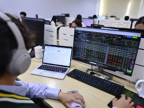 Vì sao Việt Nam được nâng hạng, nhưng vẫn còn kỳ rà soát tháng 3 năm sau?