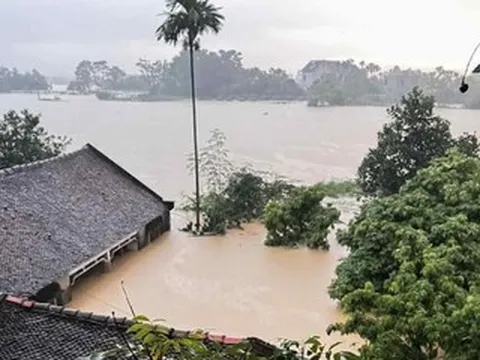 Tràn đê bối ở Bắc Ninh, nước lũ cuồn cuộn, sơ tán nghìn người dân trong đêm