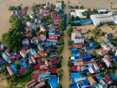 Gần 10 nghìn dân Hà Nội bị cô lập do lũ sông Cầu, cảnh tượng 50 năm chưa từng thấy