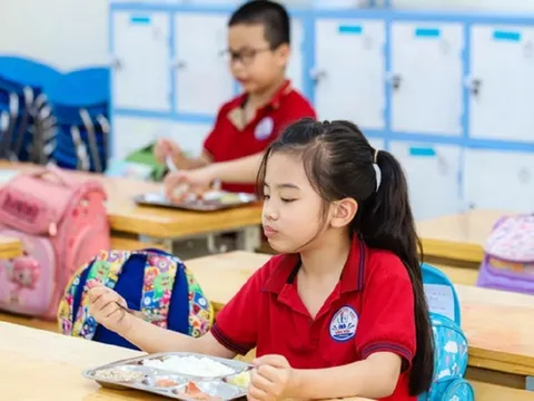 Bão đổ bộ Trung Quốc, Hà Nội cho các trường chủ động điều chỉnh kế hoạch dạy học