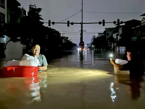 4 người chết, 2 mất tích, 200.000 ngôi nhà ở Thái Nguyên ngập lụt, khẩn cấp chống tràn đê Hà Châu