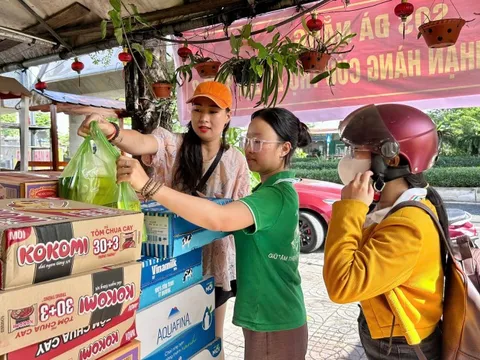 Người dân Đà Nẵng gửi hàng tấn nhu yếu phẩm cứu trợ bà con vùng lũ miền Bắc