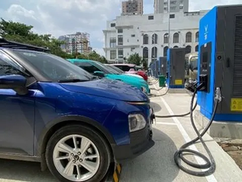 TPHCM cho V-Green lắp trạm sạc điện tại điểm thu phí đỗ xe dưới lòng đường