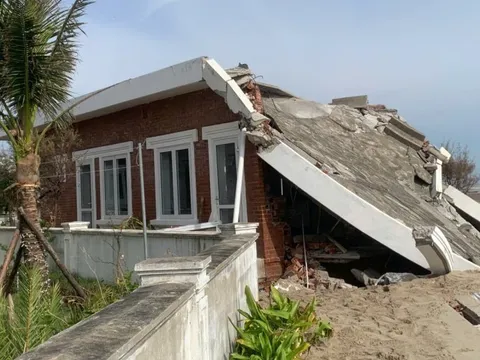 Lập đoàn kiểm tra tại dự án có nhiều căn villa hư hỏng sau bão