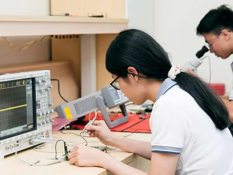 Việt Nam và châu Âu bàn chuyện tăng tốc phát triển công nghệ bán dẫn, cáp biển, AI…