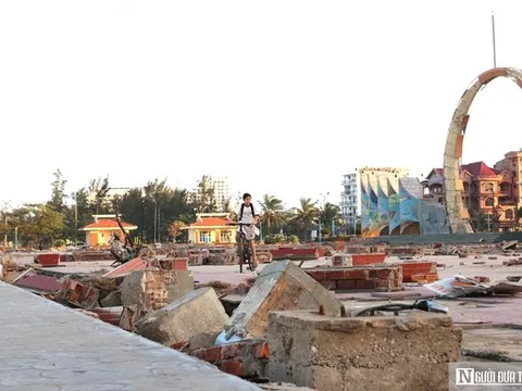 Cảnh tượng chưa từng thấy ở bãi biển nổi tiếng miền Trung sau bão Bualoi