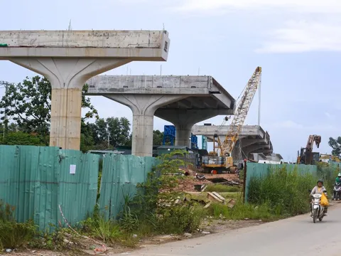 Lùi thời gian thông xe 14,7km cầu cạn vành đai 3 TP.HCM sang năm 2026