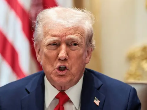 Trung Quốc siết kiểm soát gì khiến ông Trump dọa áp thuế bổ sung 100%?