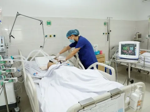 Tự điều trị sốt xuất huyết tại nhà, người đàn ông phải nhập viện gấp