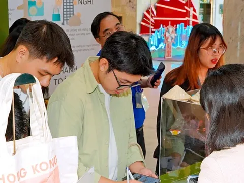 Khách Việt xuất ngoại nhộn nhịp, hãng bay Hong Kong tăng chuyến