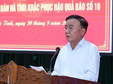 Thường trực Ban Bí thư thăm, động viên nhân dân Hà Tĩnh khắc phục hậu quả bão số 10