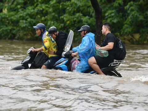 Ba cơn bão liên tiếp tàn phá, thiên tai ngày càng khốc liệt và ‘dị thường’
