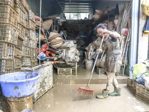 Hình ảnh người dân phía Bắc dọn dẹp, gượng dậy sau bão lũ
