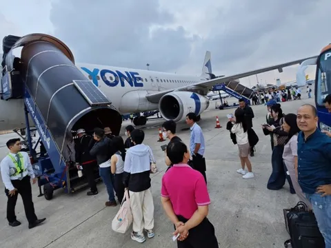 Hãng bay Việt rầm rộ tuyển tiếp viên, sang cả Nhật Bản tìm người