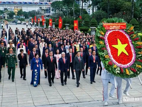 Đoàn đại biểu Đảng bộ Tp.HCM dâng hương tưởng nhớ Anh hùng liệt sĩ