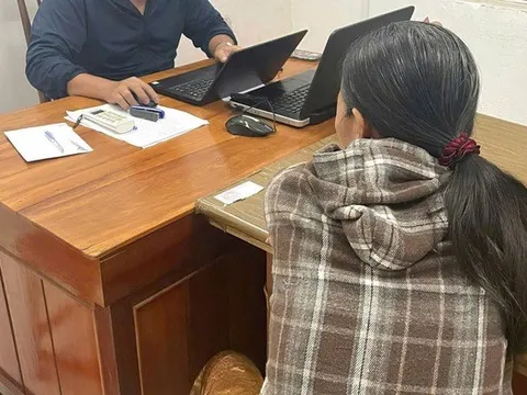 Người phụ nữ trộm 23,5 chỉ vàng của hàng xóm rồi lén đem trả lại