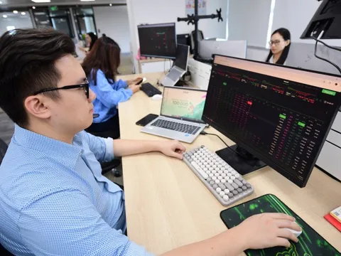 'Đại tiệc' chứng khoán: VN-Index tăng 285 điểm trong ba tháng, cổ phiếu ngân hàng thắng đậm