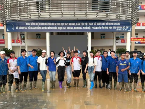 "Bà trùm hoa hậu" đưa hoa hậu, á hậu đi dọn rác, dẹp bùn