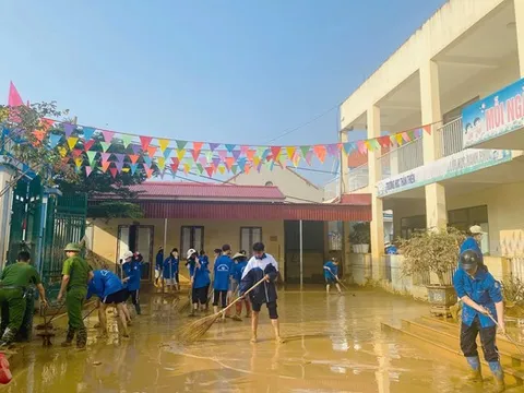 Thủ tướng yêu cầu khắc phục thiệt hại do bão để học sinh tới trường