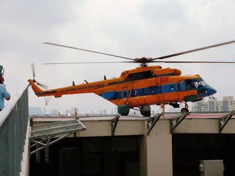 Trực thăng hạ cánh trên nóc bệnh viện có 2 bãi đáp đầu tiên ở Việt Nam