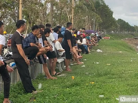 Hàng trăm người theo dõi tìm 3 bố con mất tích sông Lam