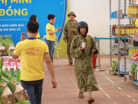 PNJ kích hoạt ‘Siêu thị mini 0 đồng’ hỗ trợ đồng bào thiệt hại do bão lũ