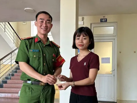 Người dân liên hệ công an, trả lại nhiều dây chuyền vàng nhặt được