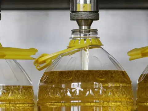 Ông Trump dọa cấm nhập dầu ăn đã qua sử dụng của Trung Quốc giữa căng thẳng thương mại