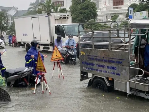 VIDEO: Mưa lớn kéo dài, nhiều tuyến phố ở Hải Phòng ngập sâu