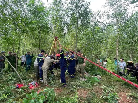 Người đàn ông suýt mất mạng vì rơi xuống giếng hoang