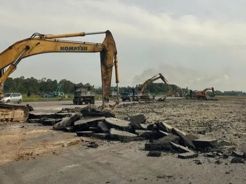 Nhiều đường băng xuống cấp, sửa chữa tạm thời, tiềm ẩn nguy cơ mất an toàn bay